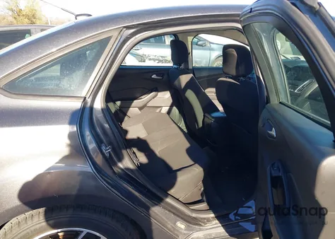 2018 Ford Focus Sel z USA, uszkodzony, nr VIN 1FADP3H20JL321367